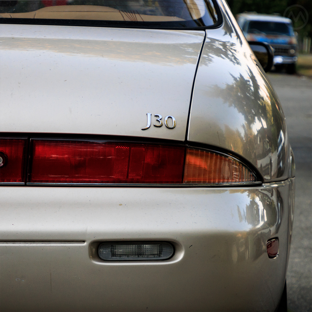1994 Infiniti J30 Badge