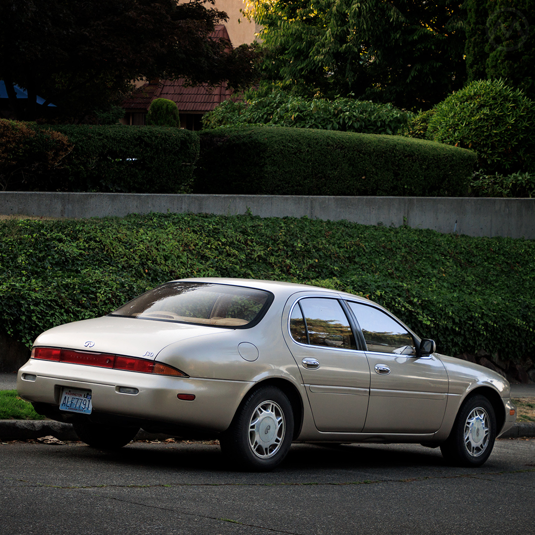 1994 Infiniti J30 Rear Three Quarter View